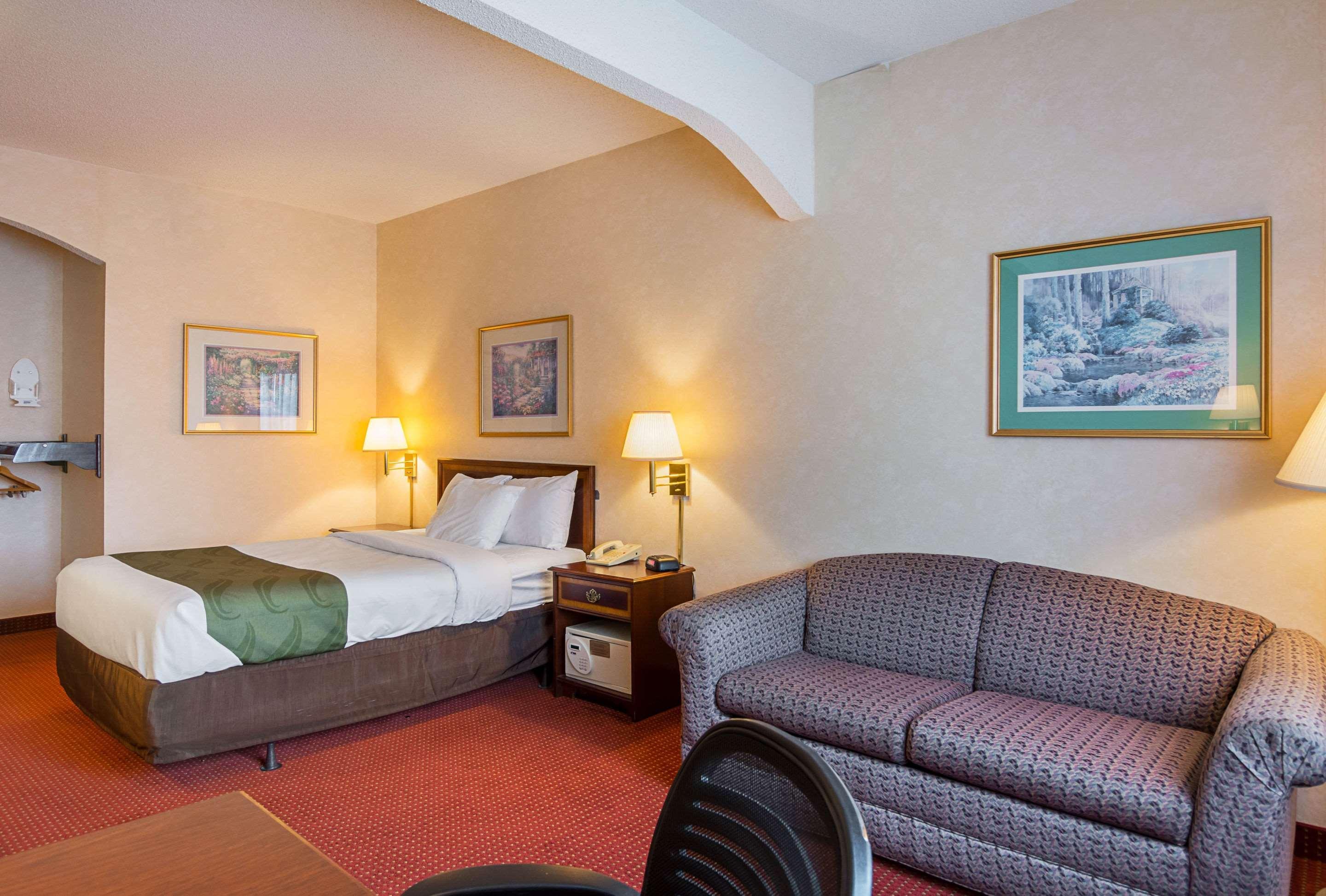 Quality Inn & Suites Kearneysville - Martinsburg エクステリア 写真