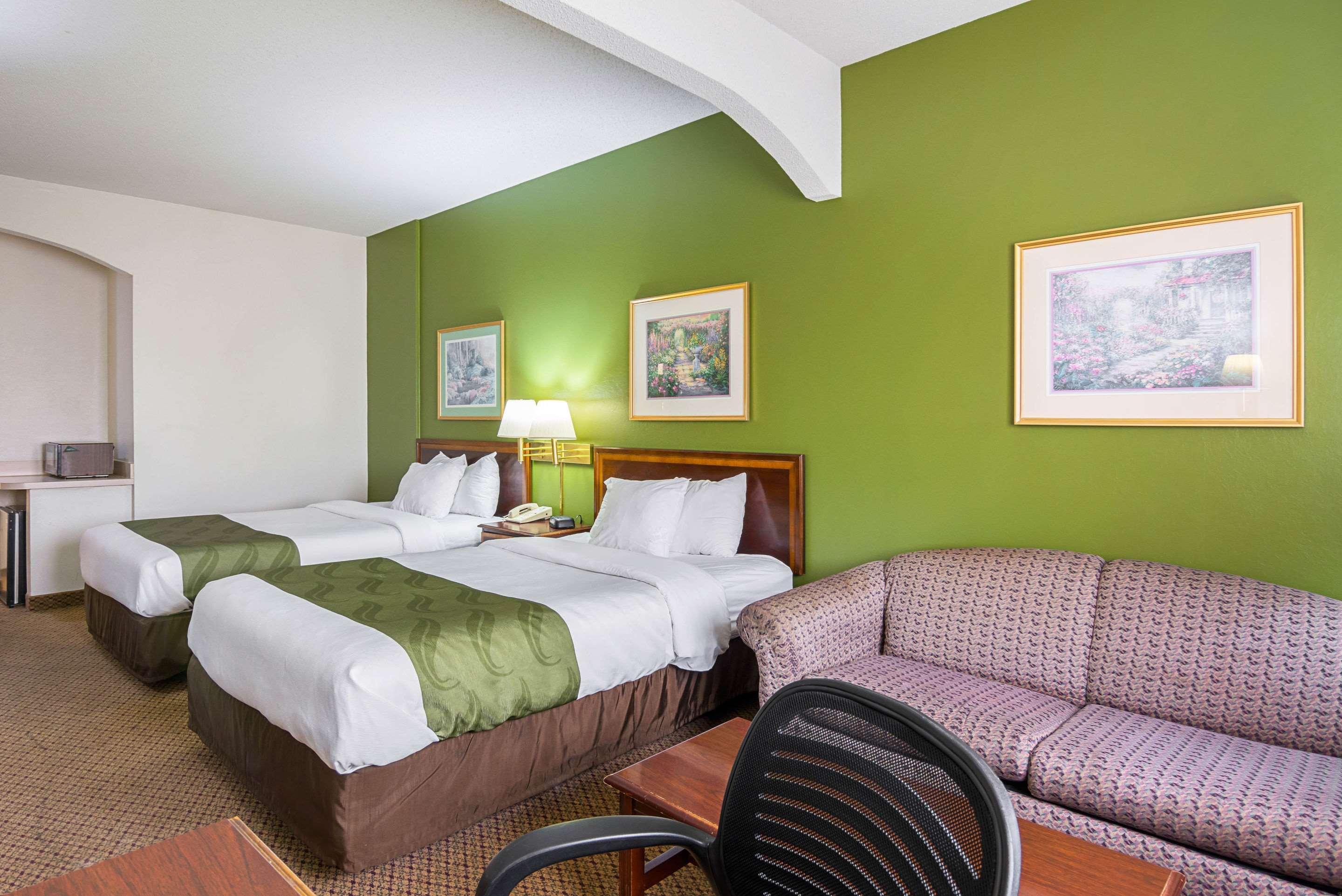 Quality Inn & Suites Kearneysville - Martinsburg エクステリア 写真