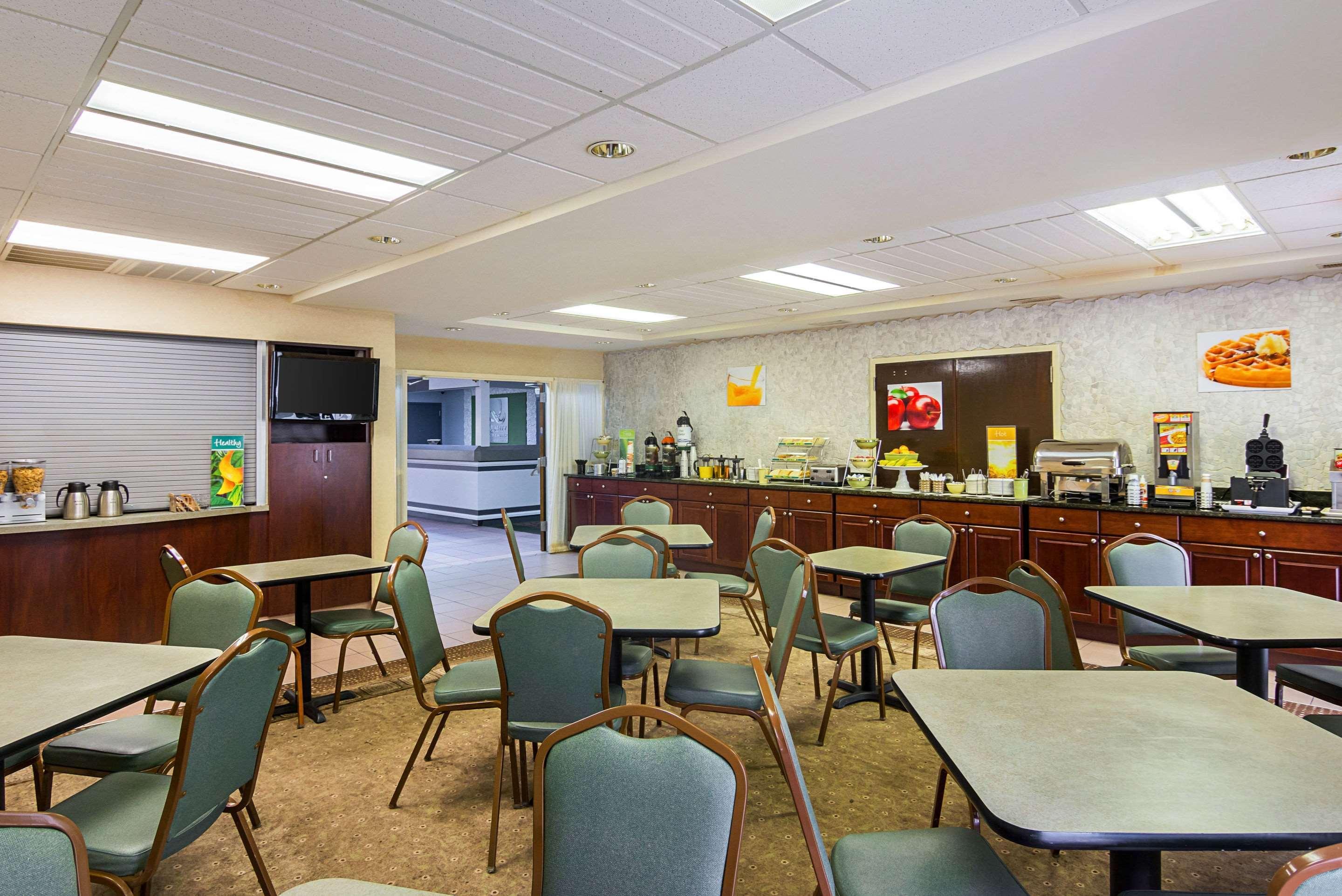 Quality Inn & Suites Kearneysville - Martinsburg エクステリア 写真