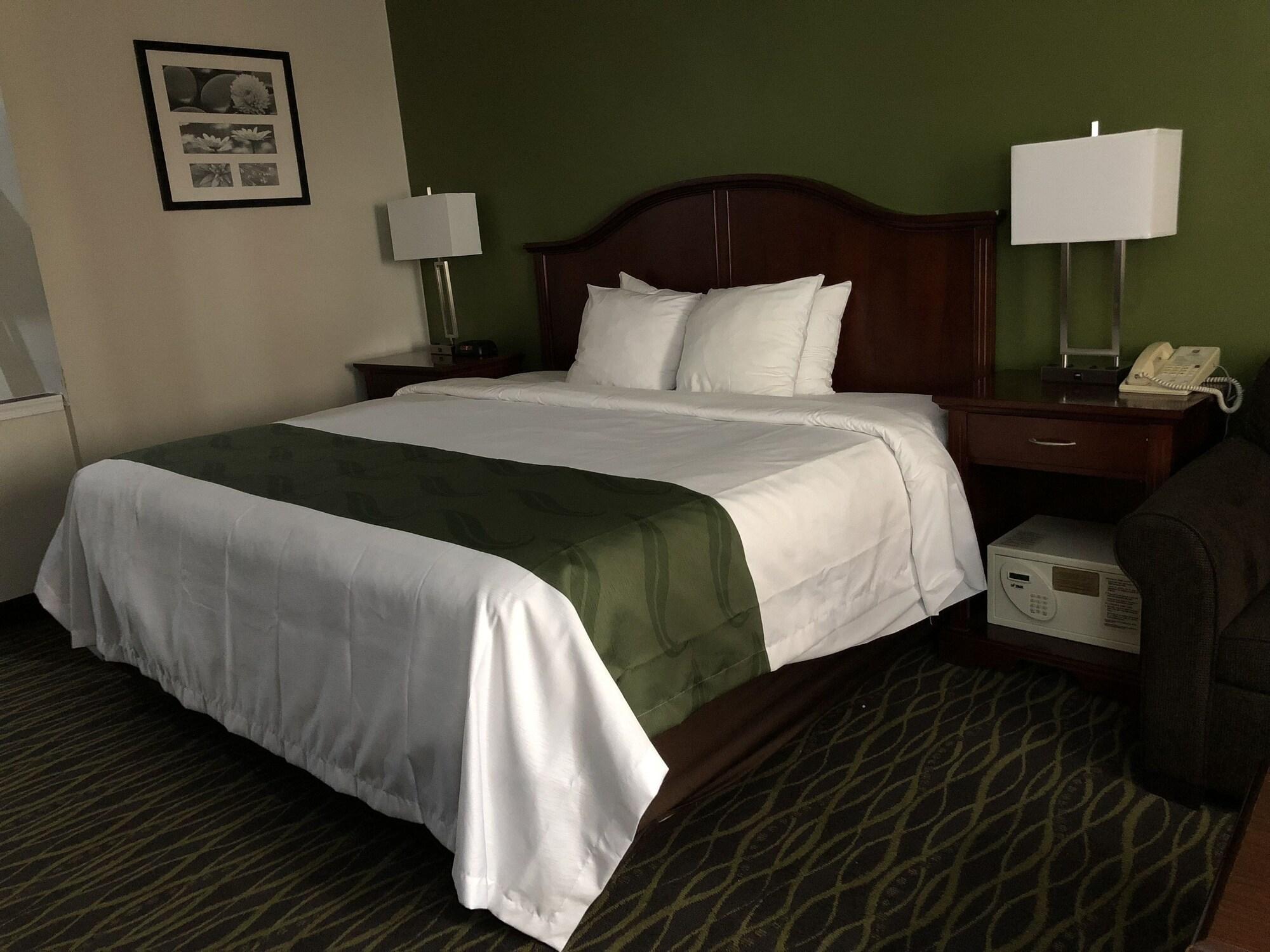 Quality Inn & Suites Kearneysville - Martinsburg エクステリア 写真