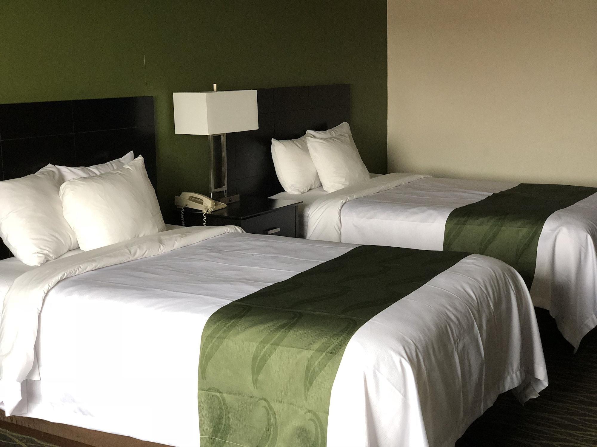 Quality Inn & Suites Kearneysville - Martinsburg エクステリア 写真