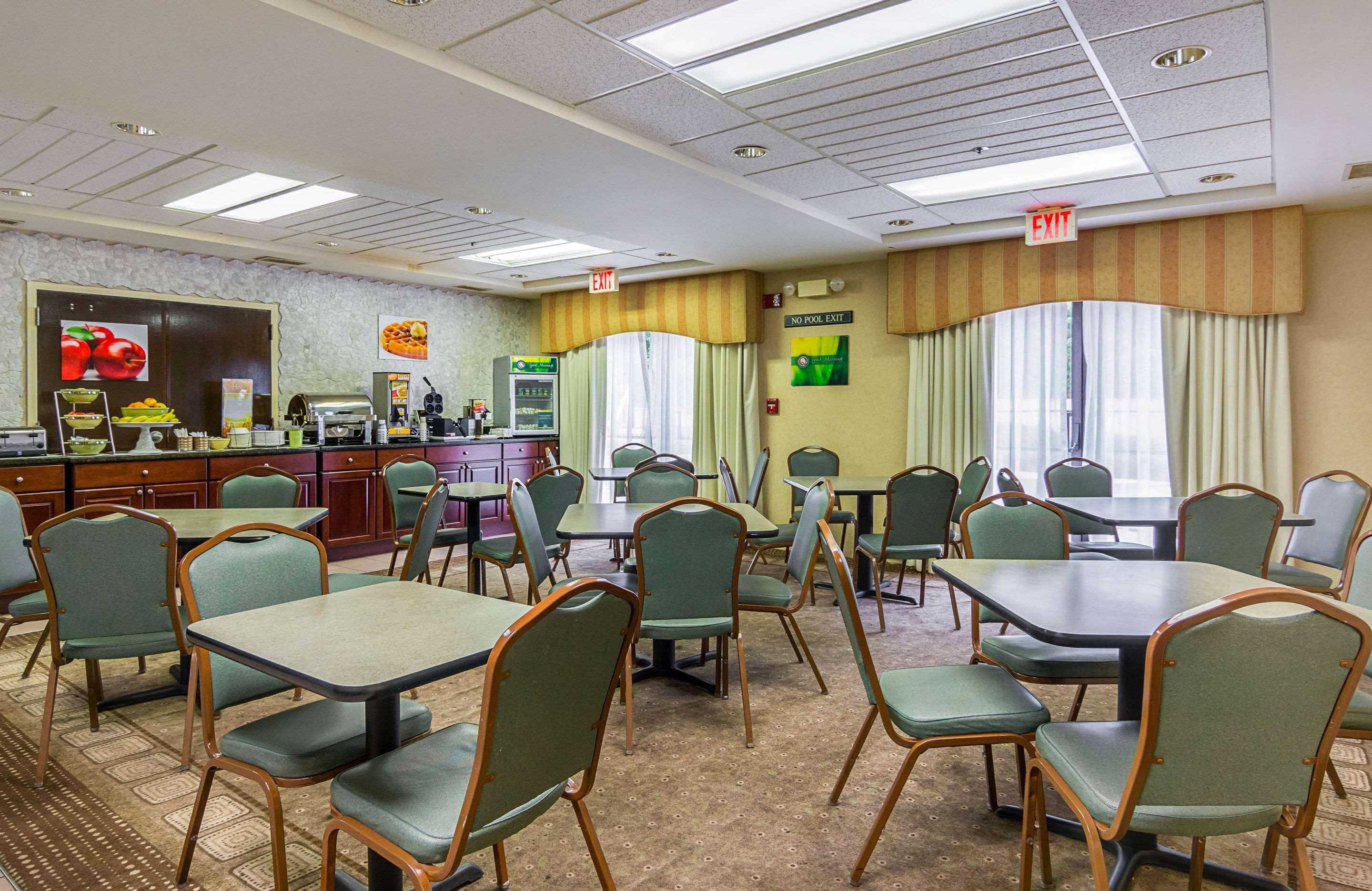 Quality Inn & Suites Kearneysville - Martinsburg エクステリア 写真