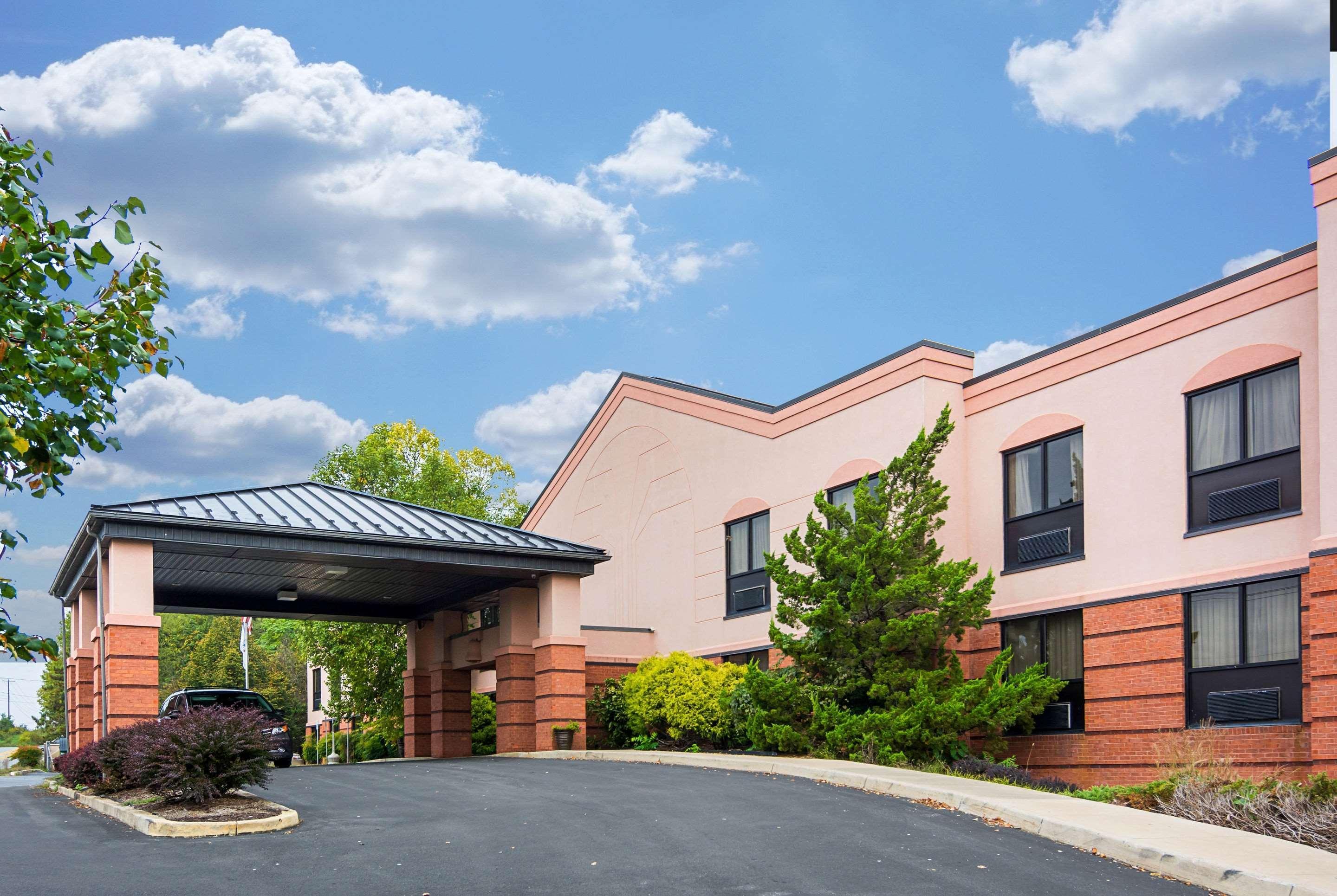 Quality Inn & Suites Kearneysville - Martinsburg エクステリア 写真