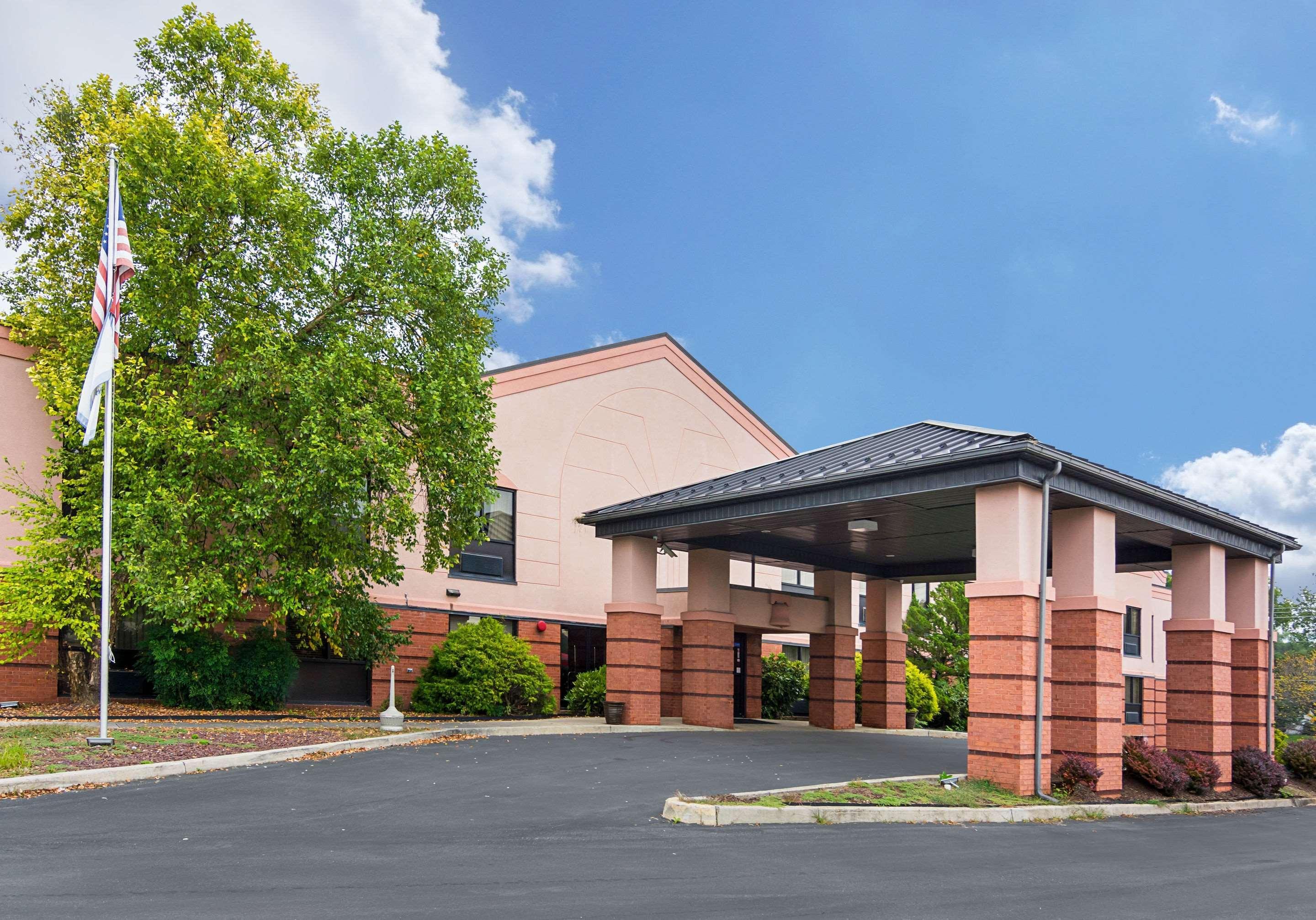 Quality Inn & Suites Kearneysville - Martinsburg エクステリア 写真