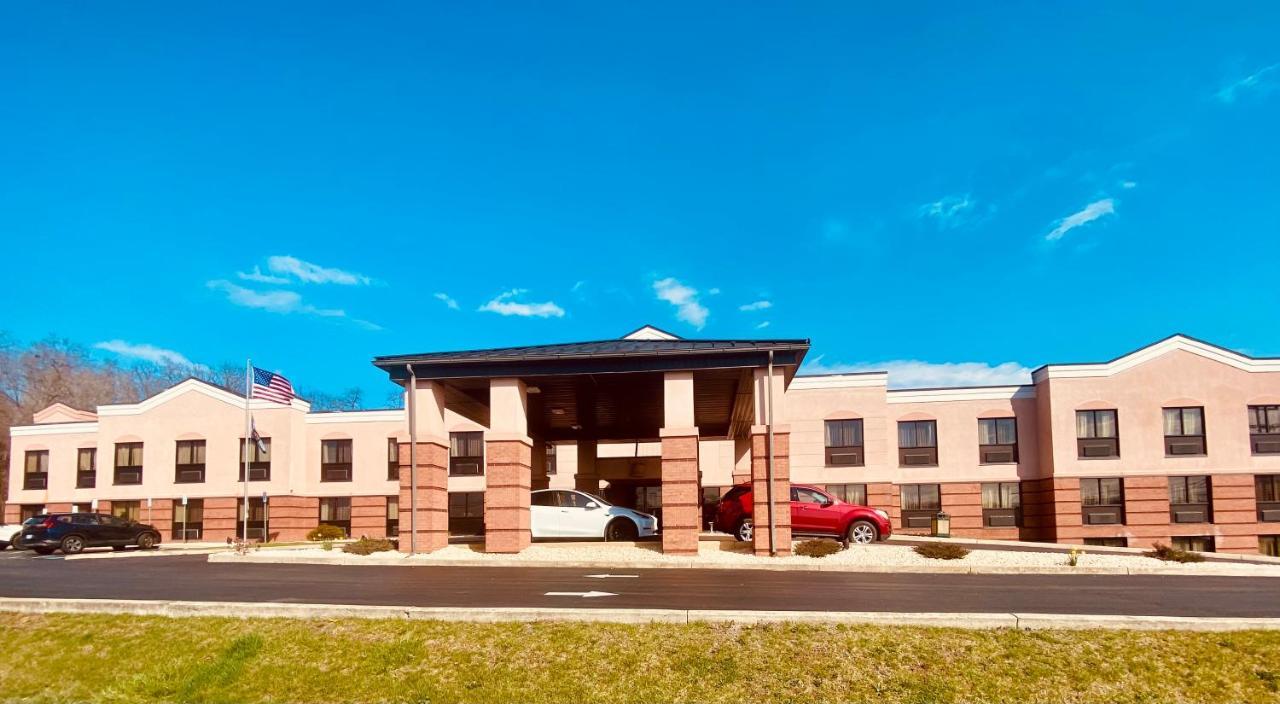 Quality Inn & Suites Kearneysville - Martinsburg エクステリア 写真